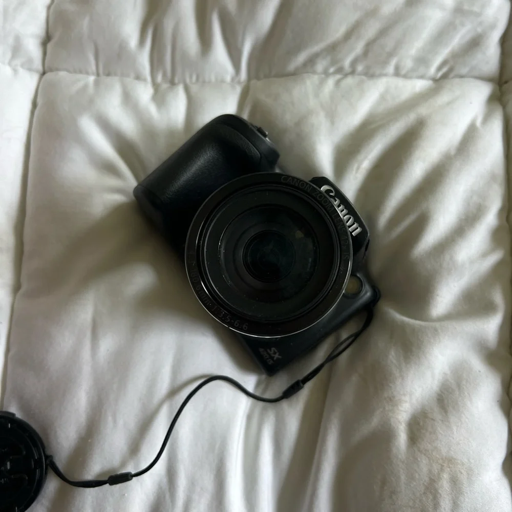 CANON SX 420 IS - perfect condition - comes with everything you need - wifi